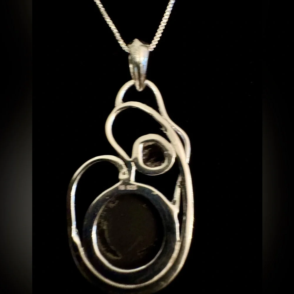 Sterling Silver Black Onyx Pendant complete with chain- Very classy & Elegant‎